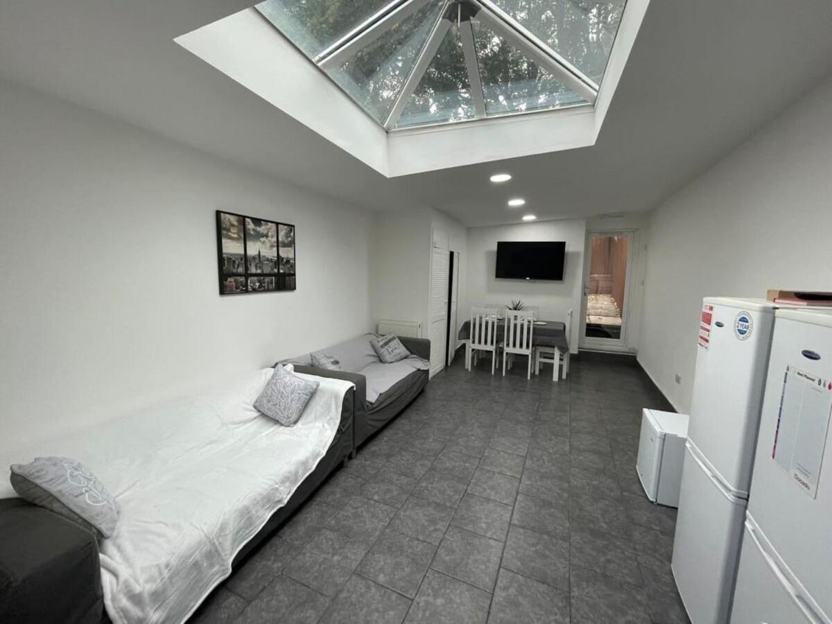 Studio Close To Selly Oak Train Station Birmingham Exterior foto